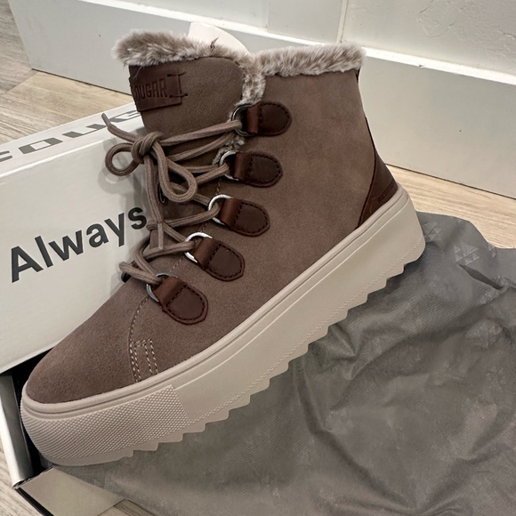Womens Cougar Faux Fur Lined Winter Boots - Picture 1 of 4